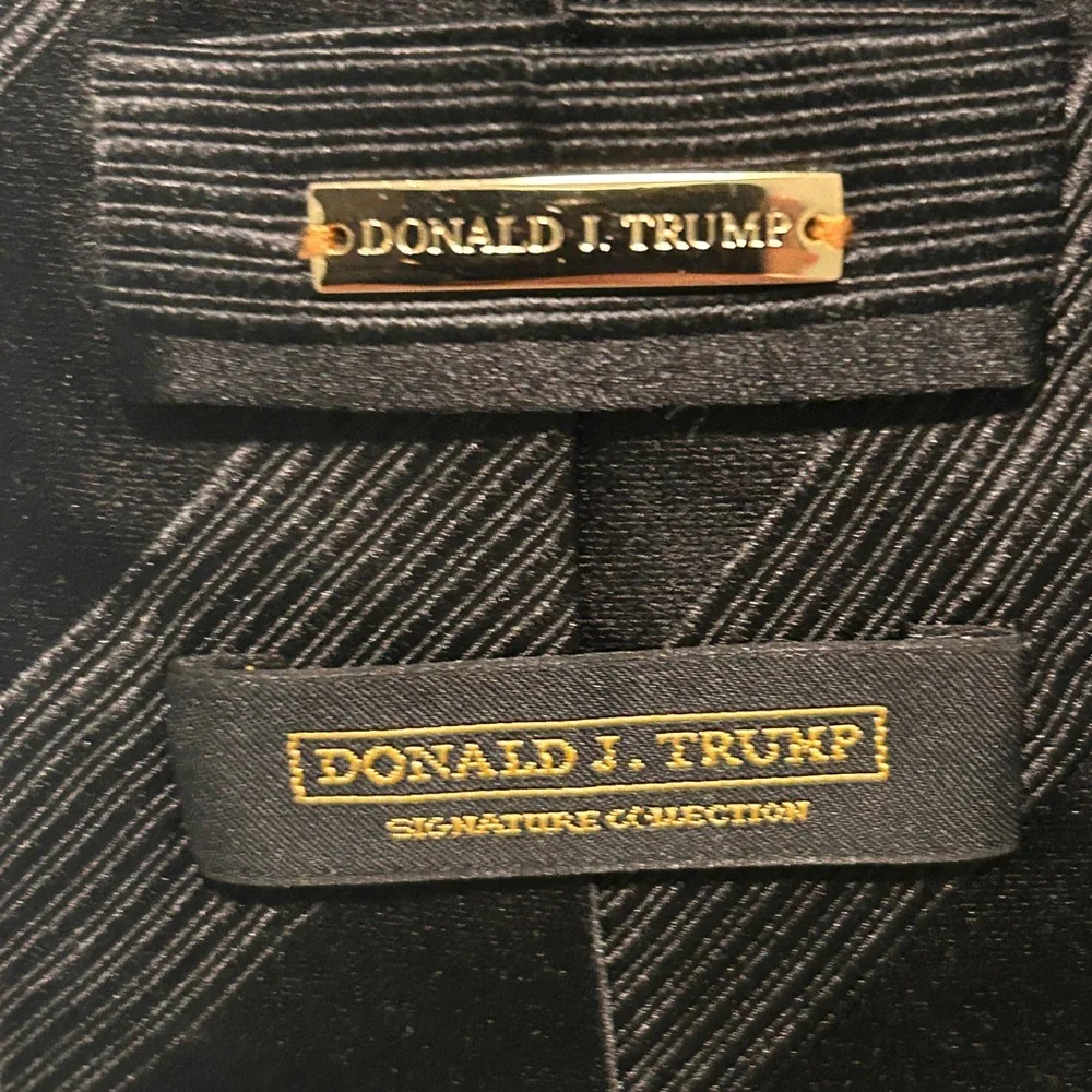2 DJT sophisticated black and gray patterned ties - Picture 5 of 5
